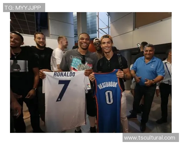 NBA球员对足球明星的赞美与评价揭示了体育界的跨界魅力与友谊 NBA球员对足球明星的赞美与评价揭示了体育界的跨界魅力与友谊