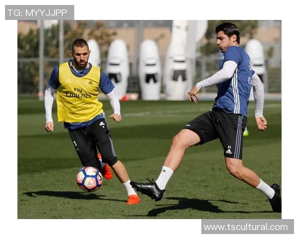 与足球明星合拍的秘诀与技巧分享让你成为镜头前的焦点 与足球明星合拍的秘诀与技巧分享让你成为镜头前的焦点