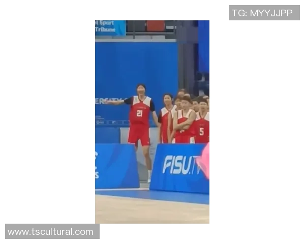 广州羽毛球队与武汉羽毛球队赛后复盘分析双方战术意识与团队配合的关键因素