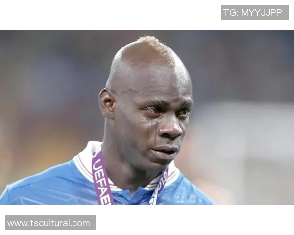 足球明星路人模仿视频引发热潮他们的搞笑表演让人捧腹大笑 足球明星路人模仿视频引发热潮他们的搞笑表演让人捧腹大笑